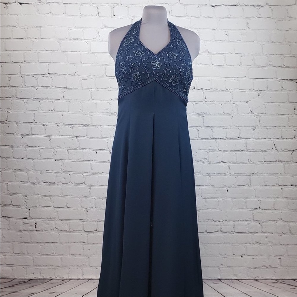 Gorgeous navy blue dress. Too tight on me 😭